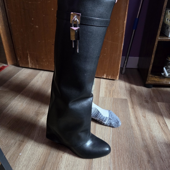 Shoes - Black Knee-High Women's Boots Size 7 Leather